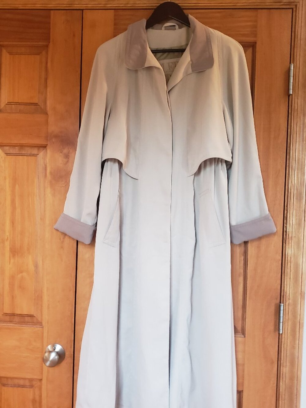 Fleet Street Trench Coat Beige Storm Flap Gun Flap Hidden buttons Pockets EUC